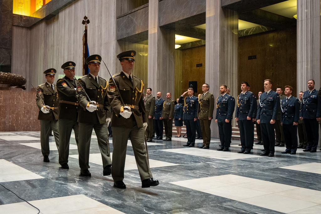 Návrat do vlasti a poděkování za službu v zahraničí