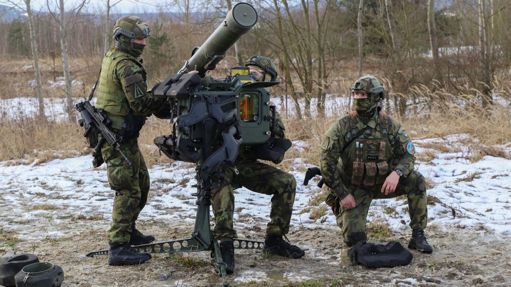 Strakoničtí vojáci se sžívají s novou zbraní. K boji ji připraví za méně než 40 sekund