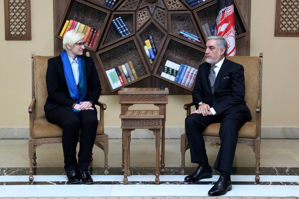 Minister Slechtova speaking with the Chief Executive of the Islamic Republic of Afghanistan, Dr. Abdullah Abdullah