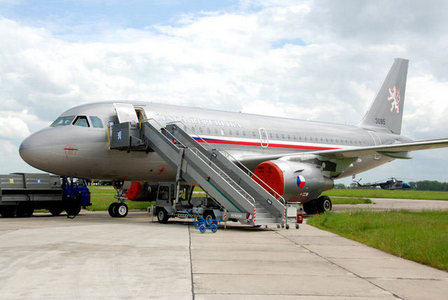 Vojenské speciály odletěly do Japonska