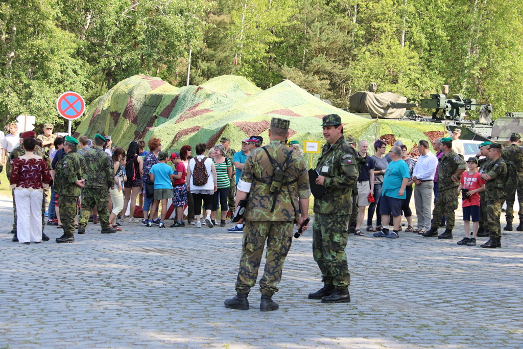 The public and the media observing the exercise