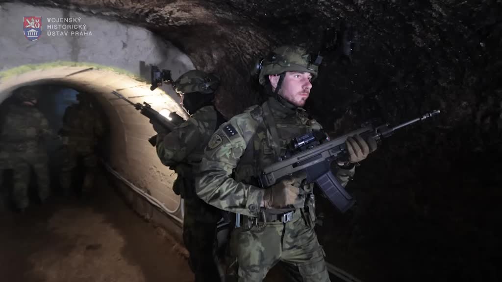 Záložáci z nového 241. praporu územní obrany trénovali pod Znojmem boj v uzavřených prostorech