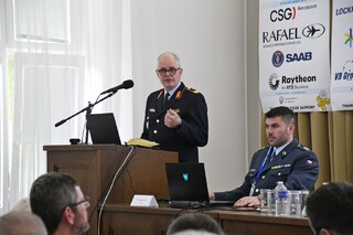Brigádní generál Heinz Volker Samanns, náčelník "Společného štábu vzdušných sil a kosmonautiky" (JAPSSE) při velitelství NATO v Bruselu