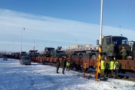 Vojáci umí techniku přepravit různými způsoby