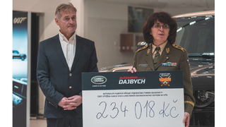 Ilustrační obrázek ke článkuBondovský Land Rover vynesl Vojenskému fondu solidarity téměř čtvrt milionu korun