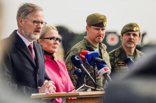 Ilustrační obrázek ke článkuPremiér s ministryní obrany navštívili při příležitosti výročí vstupu do NATO 4. brigádu 