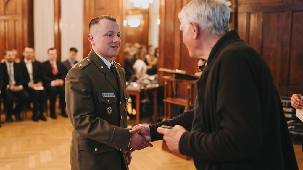Do registru dárců kostní dřeně se každým rokem zapisuje více vojáků