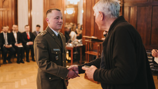 Do registru dárců kostní dřeně se každým rokem zapisuje více vojáků