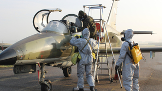 Chemici trénovali odmoření letounu i pilota