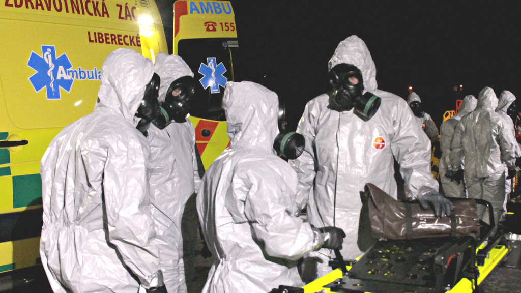 Při neštěstí v Hamru dekontaminovala zasažené sanitky armáda