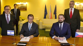 Czech and Israeli defence representatives signed the contract for the procurement of Mobile Air Defence Radars
