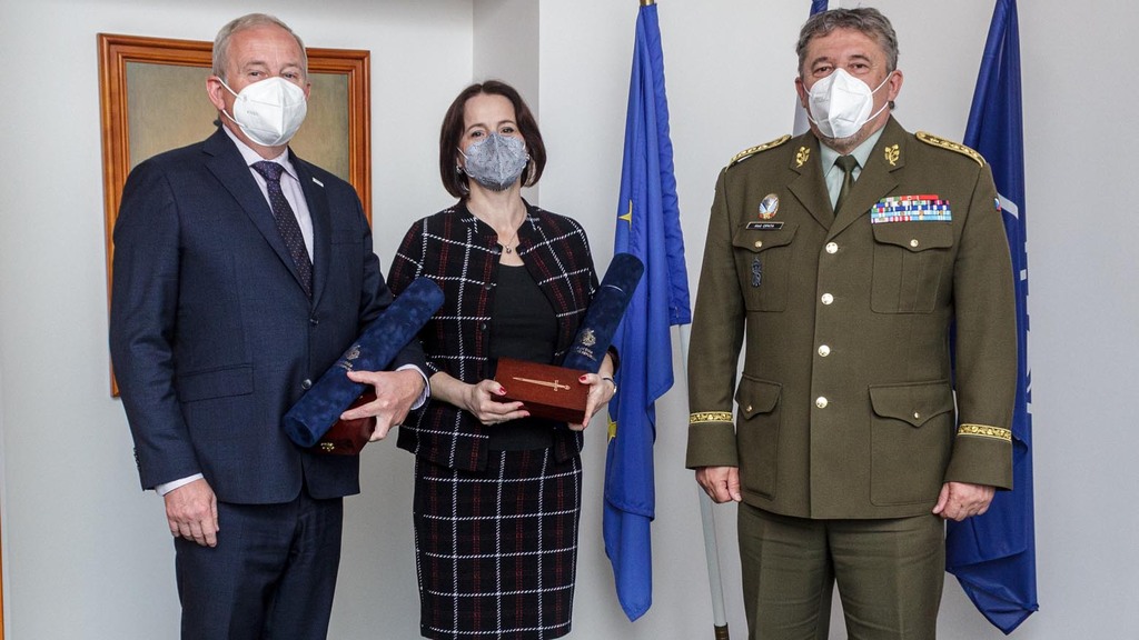 Generál Opata ocenil Vojenskou zdravotní pojišťovnu