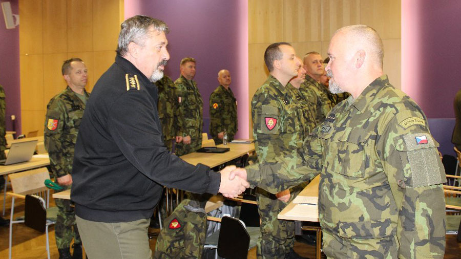 V době míru je aktivní záloha jedinou zálohou, kterou může Vláda České republiky povolat