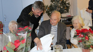 Ilustrační obrázek ke článkuVeterány v Ústřední vojenské nemocnici navštívil generál Opata a předal jim drobné dárky