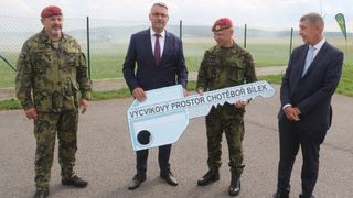 Ilustrační obrázek ke článkuPremiér a ministr obrany v Chrudimi: Špičková jednotka potřebuje moderní výzbroj a techniku i kvalitní zázemí