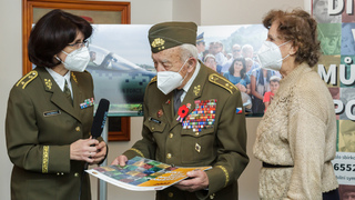 Generál Masopust pokřtil kalendář Vojenského fondu solidarity 