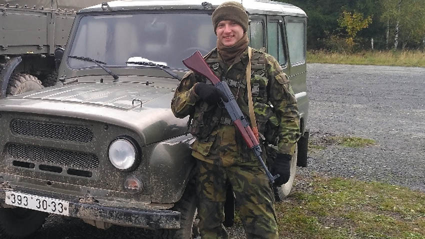 Zdravotník vstoupil do zálohy ze zvědavosti, nyní mu nový koníček obohacuje život 