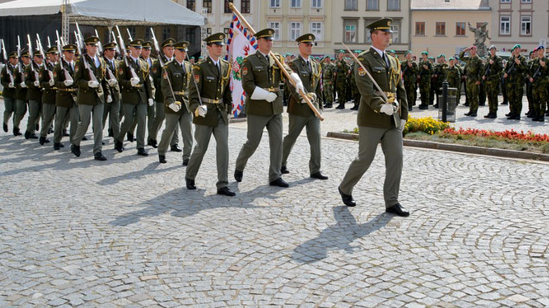 Na vyškovském náměstí složilo slavnostní přísahu více než 150 vojínů a vojínek