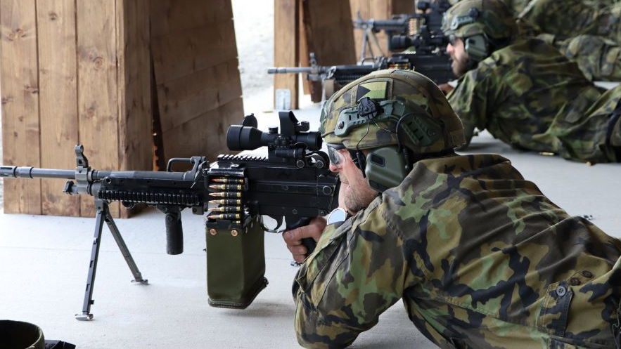 Vojenské cvičení Drill prověřilo schopnosti ostravských záložníků ve vodě i na střelnici