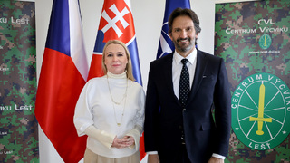 Ilustrační obrázek ke článkuMinistryně obrany Jana Černochová zavítala za vojáky na Slovensko