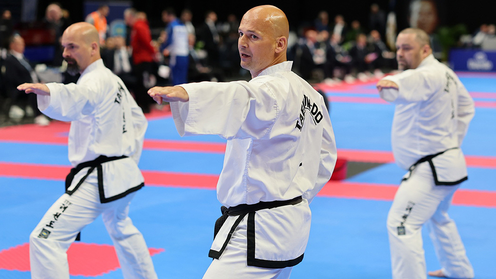 Světový bojovník taekwondo poradí, jak do armády. Pracuje jako rekrutér