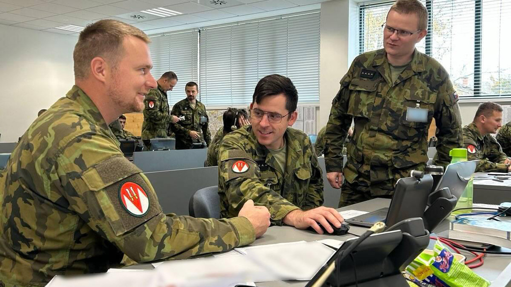 Czech Lion 2025: Generálové i praporčíci si u počítačů ověřují, jak umí velet, plánovat a rozhodovat