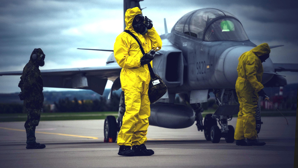 Liberečtí specialisté trénovali v Čáslavi dekontaminaci letiště i techniky neznámou chemickou látkou