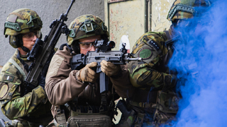 Strakoničtí záložáci cvičili boj v zastavěné oblasti. Dočkali se i pochvaly od instruktorů