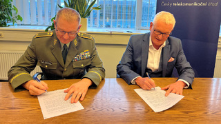 Ilustrační obrázek ke článkuPodepsané memorandum mezi Ministerstvem obrany a ČTÚ zefektivní spolupráci v oblasti rádiového spektra