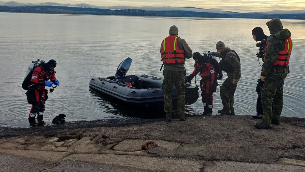 Neobvyklé nálezy nesmí vojenské potápěče překvapit, říká velitel výcviku na Lipně, kde se našlo auto s ostatky