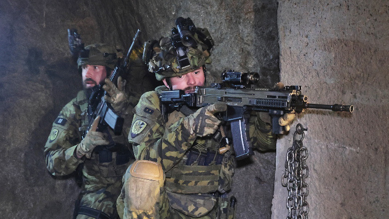 Záložáci z nového 241. praporu územní obrany trénovali pod Znojmem boj v uzavřených prostorech