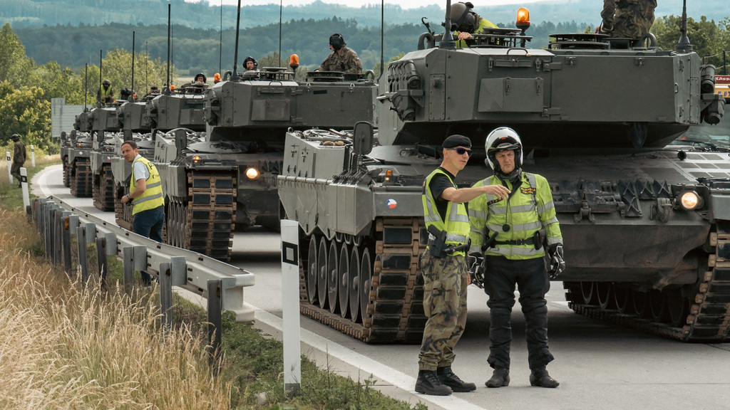 Leopardy po dálnici poprvé. Tankisté z Přáslavic prověřili schopnost, která rozhoduje dřív, než jednotka vstoupí do boje