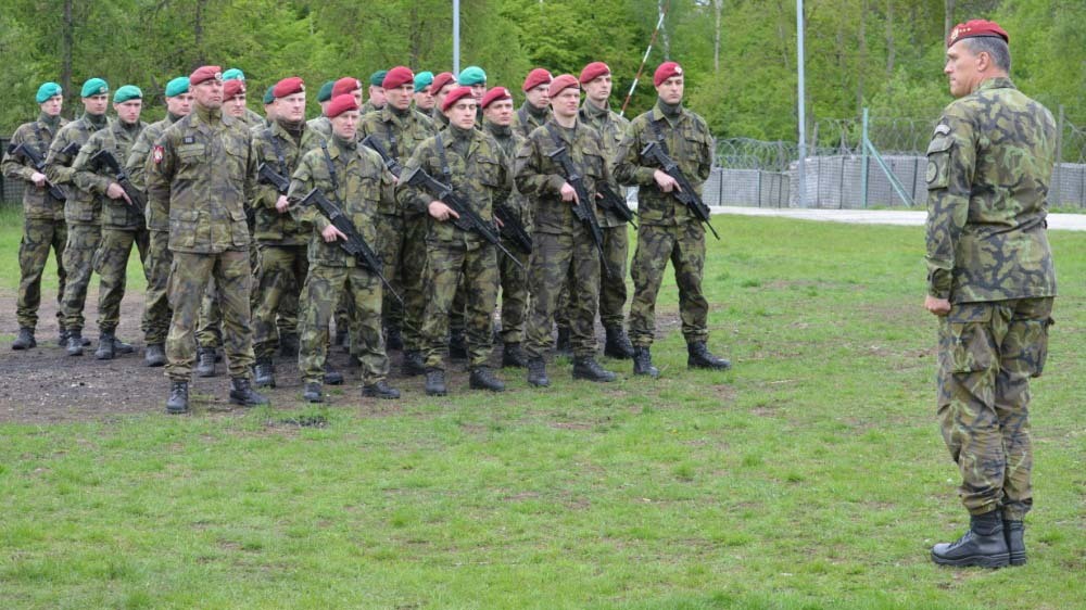 O nášivku a odznak prestižního kurzu Komando bude bojovat 25 vojáků