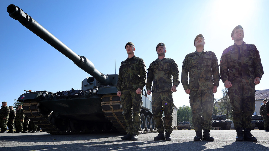 Historický milník pro českou obranu: Přáslavický prapor kompletně převzal tanky Leopard 2A4