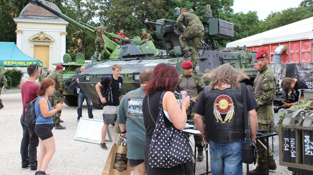Vojáci a záložníci se předvedli na Prague Harley Days