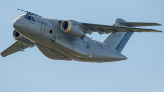 Nový letoun, nové schopnosti: Výcvik českých posádek a techniků na transportní letoun Embraer C-390 Millennium