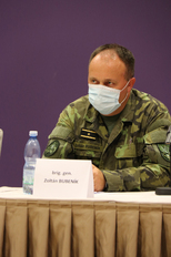 Brigádní generál Zoltán Bubeník informoval o hygienických opatřeních, testování a zdravotních prohlídkách
