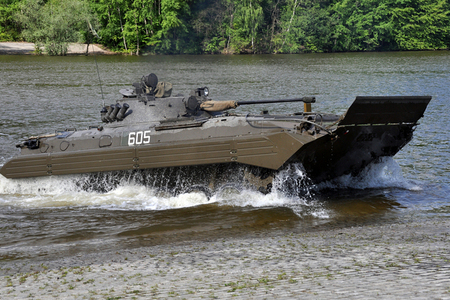 Vidět plovoucí BVP i střílející DANU během jednoho dne není zcela běžné