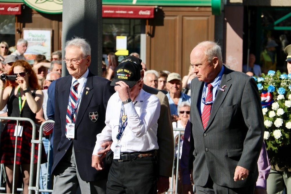 Američtí veteráni účastnící se osvobození Plzně v roce 1945