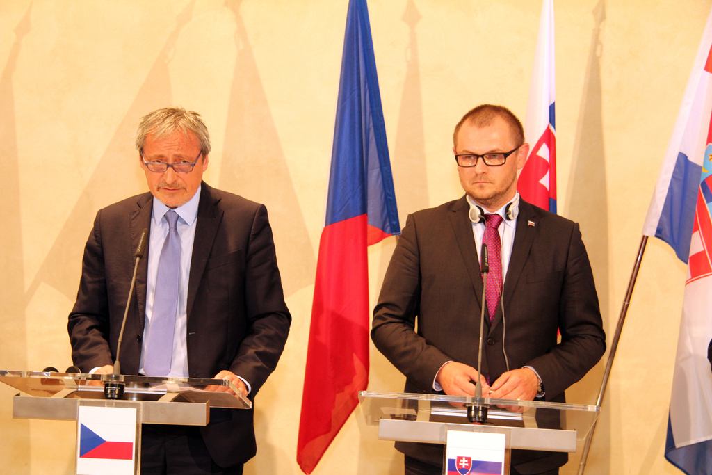 Slovak Minister of Defence Secretary voicing his agreement with the joint anti-immigration exercise