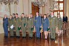 Čerství absolventi důstojnického kurzu již převzali své certifikáty