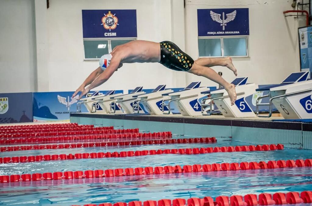 Český reprezentant při závodu v plavání