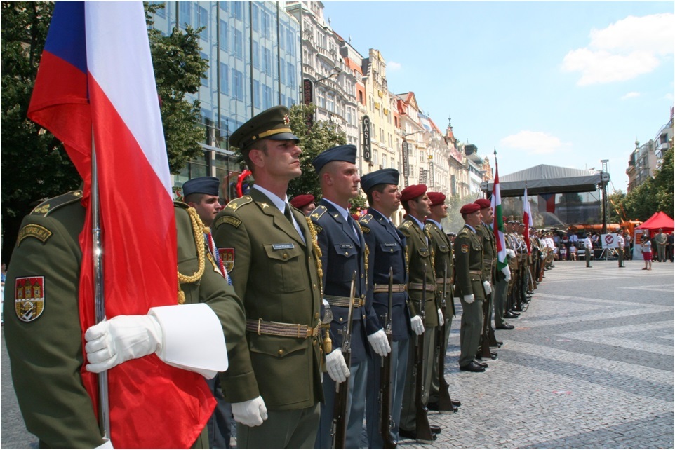 Čestná stráž AČR slouží k zabezpečení široké škály protokolárních aktů v ČR i zahraničí