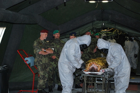 Náčelník generálního štábu navštívil liberecké chemiky