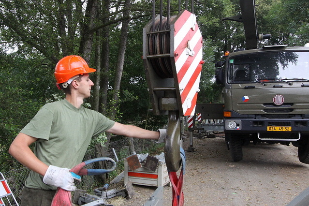 Chlum u Sedlčan - těžká mostová souprava TMS - 15 m 02
