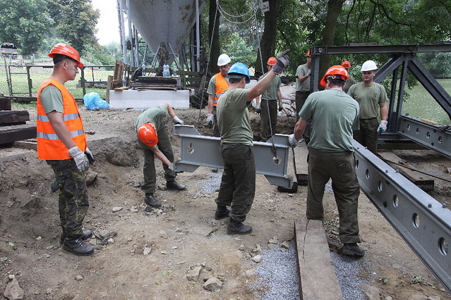 Chlum u Sedlčan - těžká mostová souprava TMS - 15 m 04