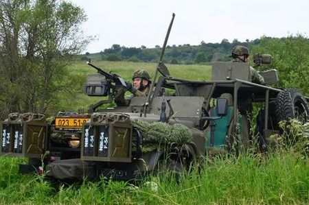 Výsadkáři ze 4. brigády nacvičovali operaci „MOONRIDER“ na simulátorech