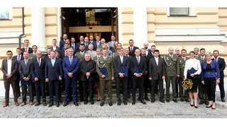 Ilustrační obrázek ke článkuMinistr obrany ocenil olympioniky a parašutisty ASC Dukla