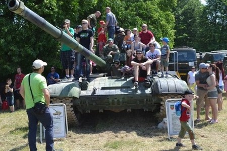 Historická i současná armádní technika se vrátila do Darkoviček 