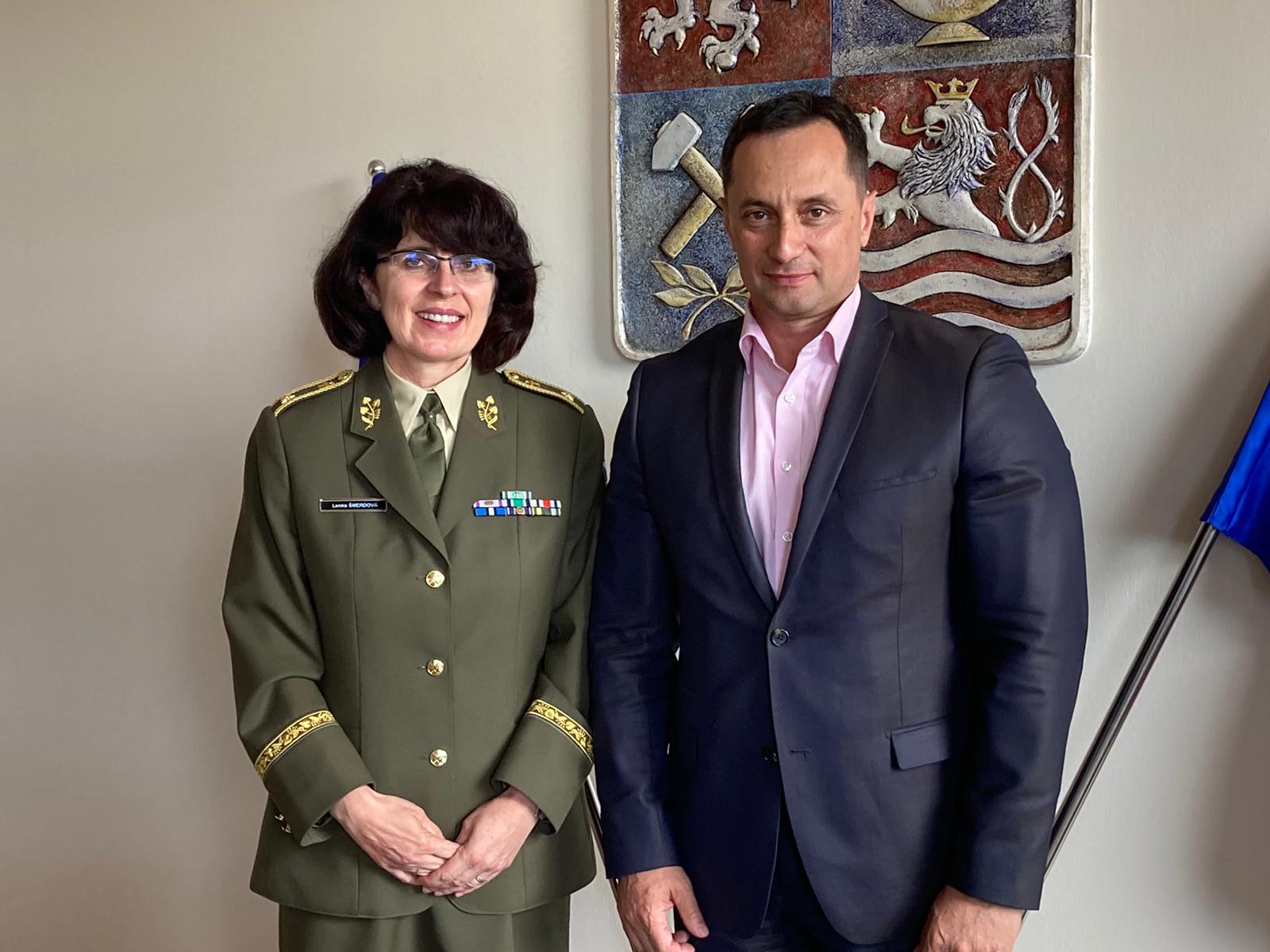 Brigádní generálka Lenka Šmerdová a hejtman Karlovarského kraje Petr Kubis
